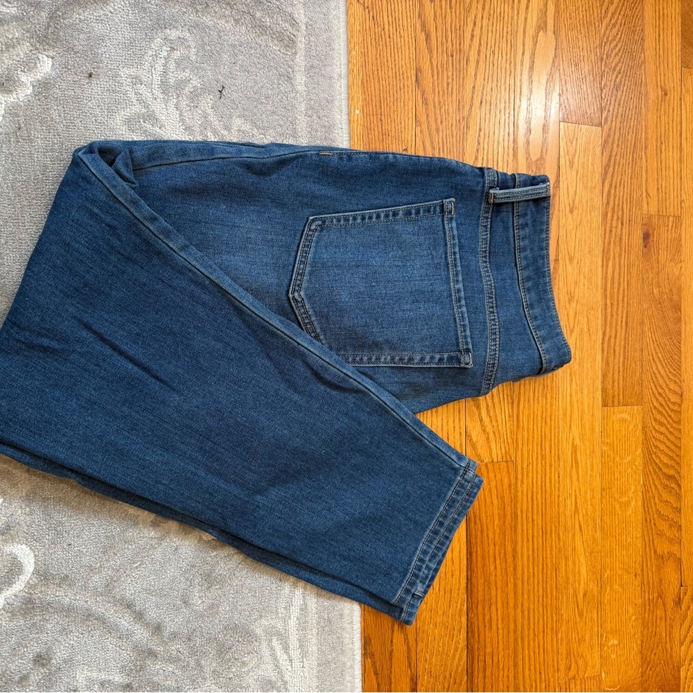 Old Navy Women's Straight Leg Jeans in Dark Blue